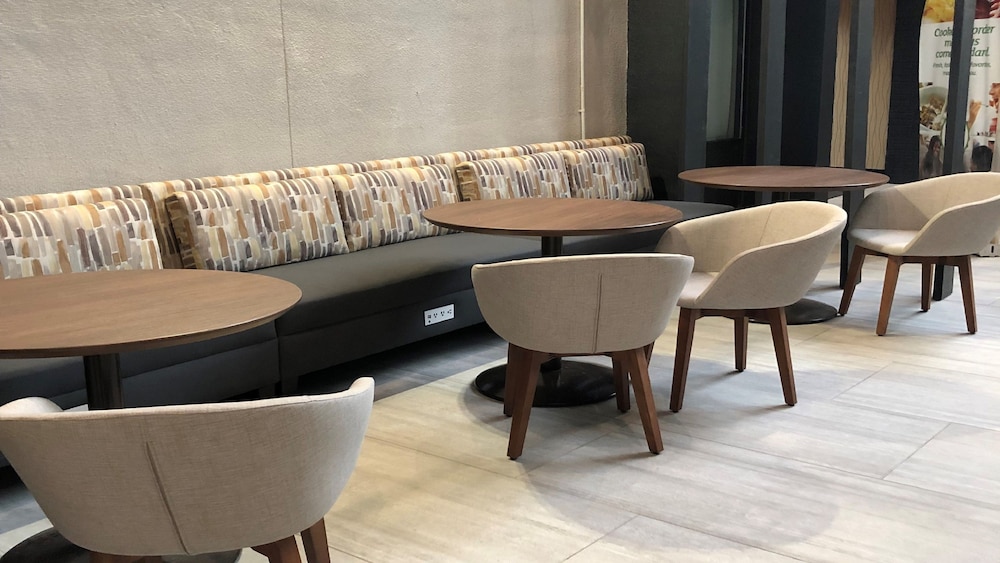 holiday inn roanoke valley view by ihg