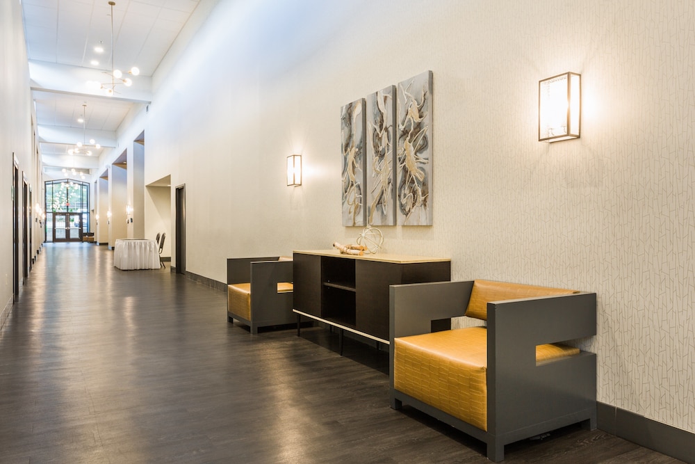 holiday inn roanoke valley view by ihg