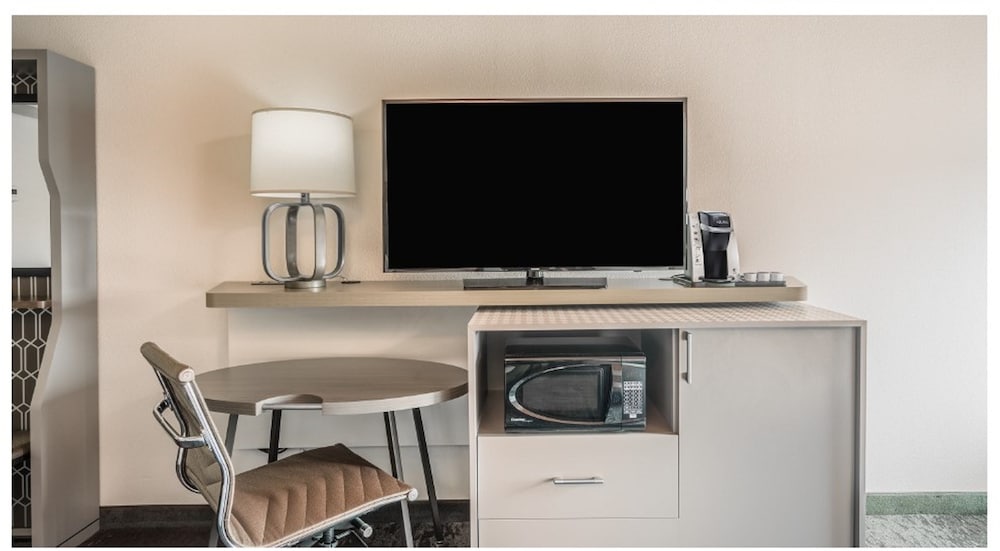 holiday inn roanoke valley view by ihg
