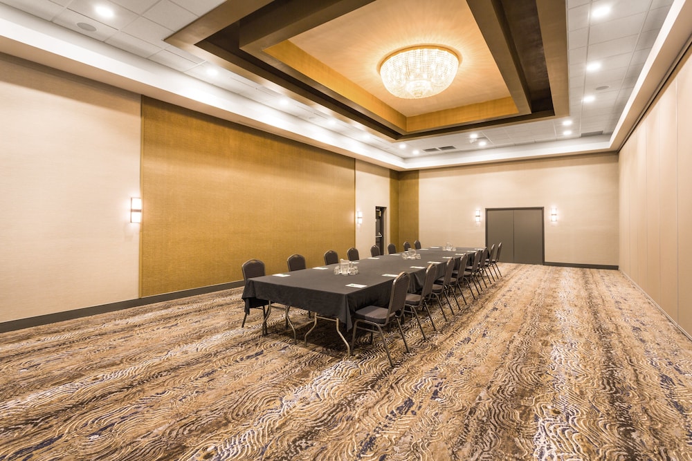 holiday inn roanoke valley view by ihg
