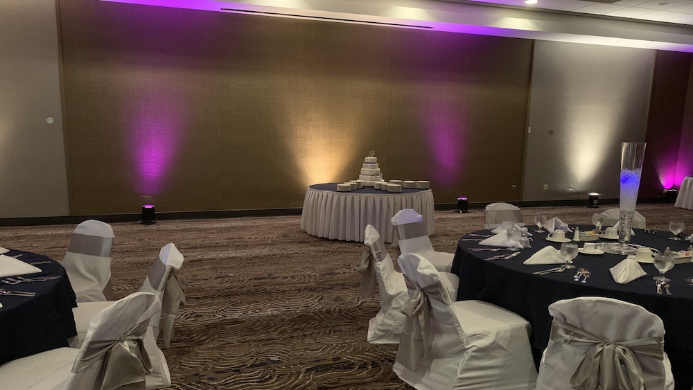holiday inn roanoke valley view by ihg