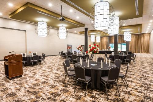 holiday inn roanoke valley view by ihg