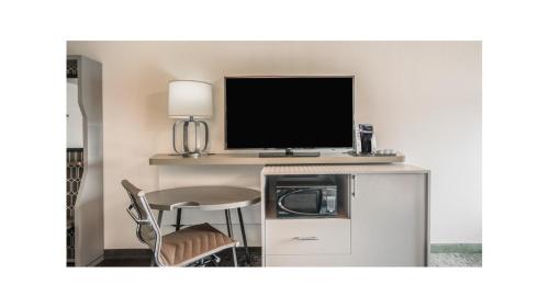 holiday inn roanoke valley view by ihg