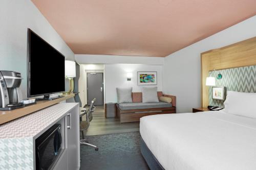 holiday inn roanoke valley view by ihg