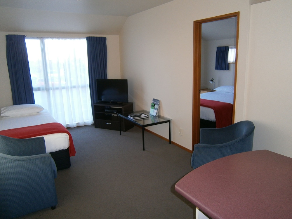 deans bush motel
