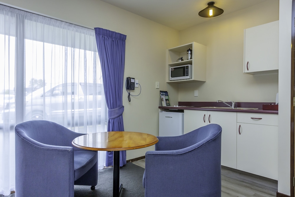 deans bush motel