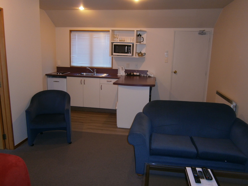 deans bush motel