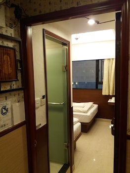 rai lei hostel