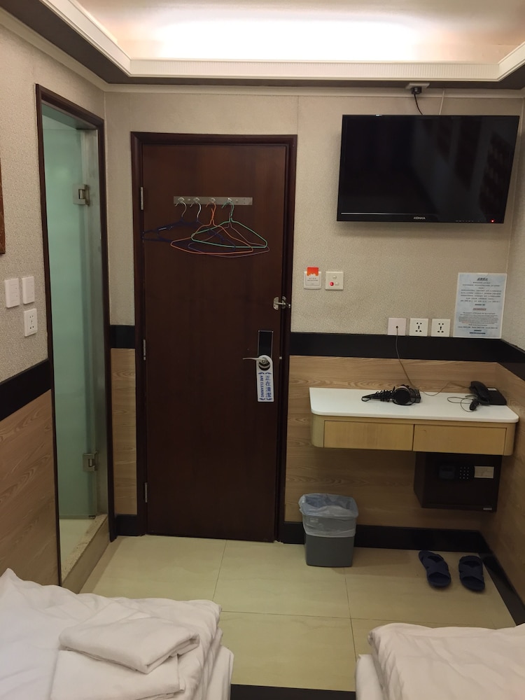 rai lei hostel