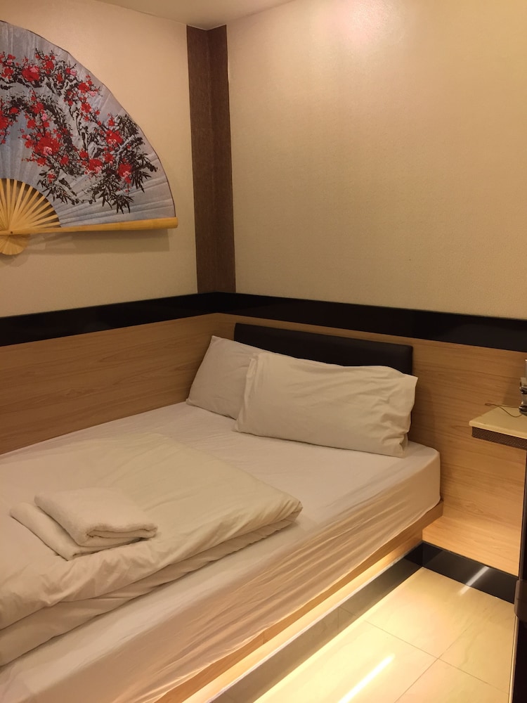 rai lei hostel