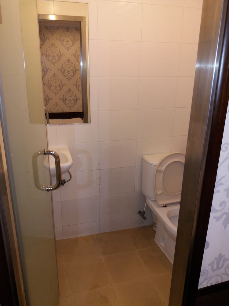 rai lei hostel