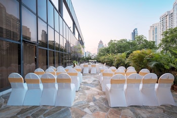 holiday inn singapore atrium by ihg