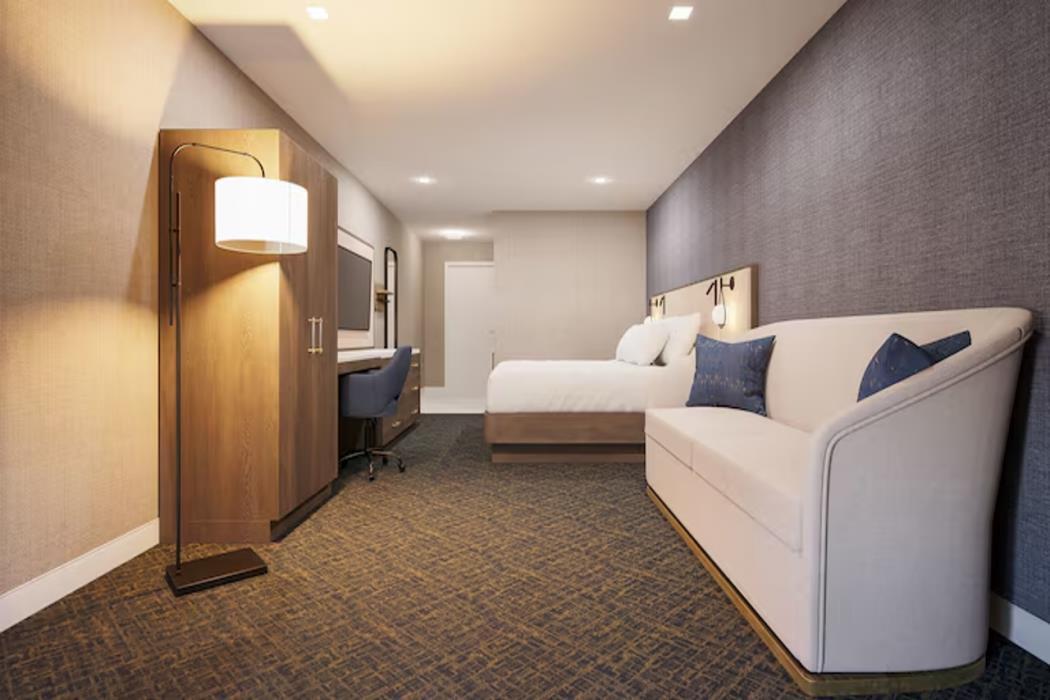 the riverside plaza hotel