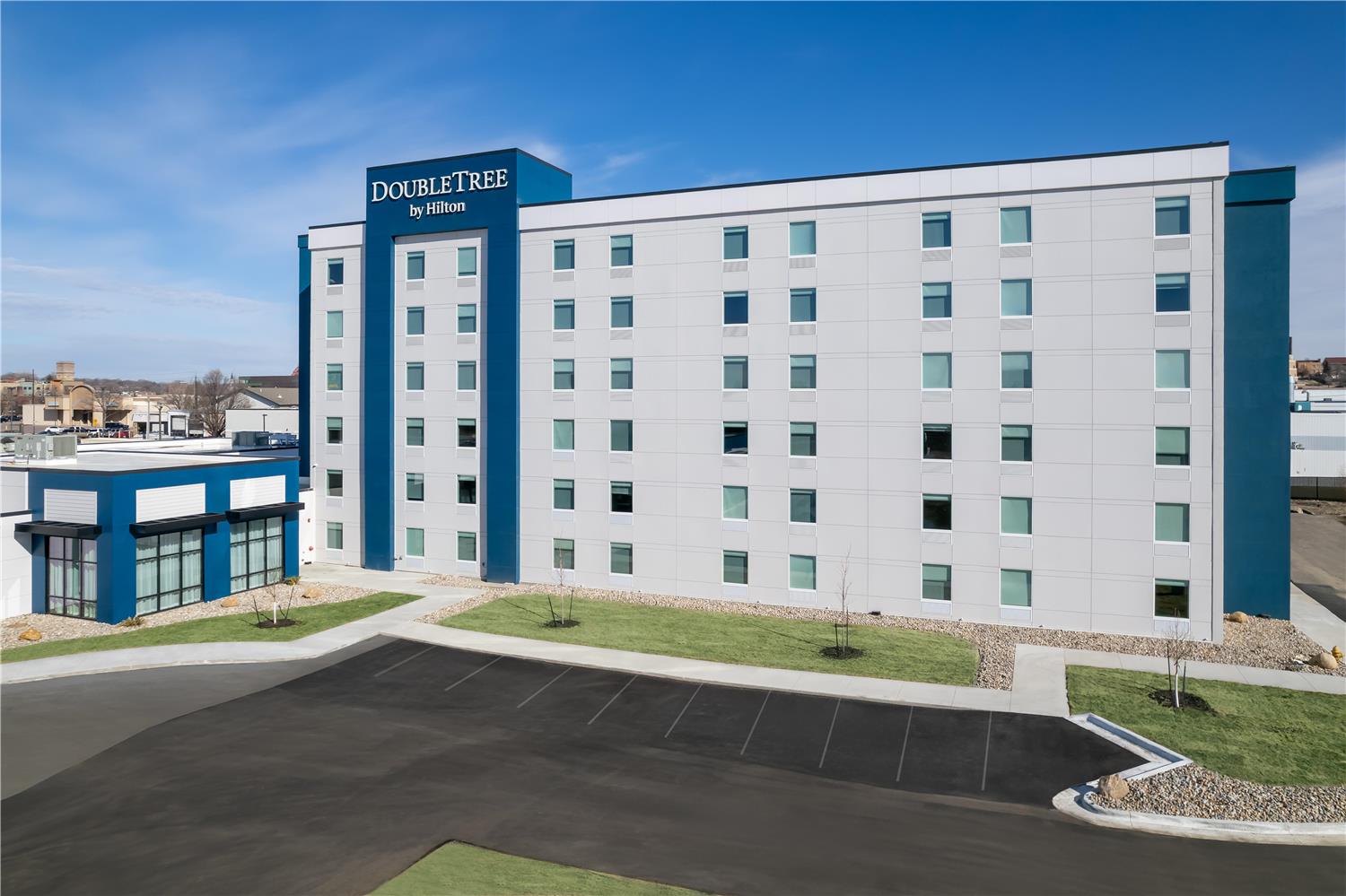 the riverside plaza hotel