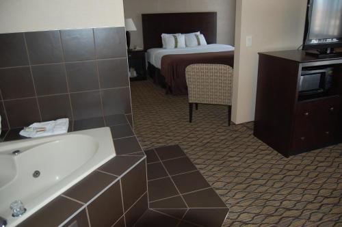 the riverside plaza hotel