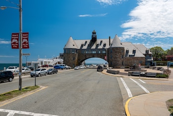 holiday inn south kingstown newport area by ihg