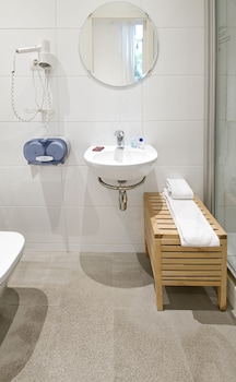 the central house barcelona gracia hostel