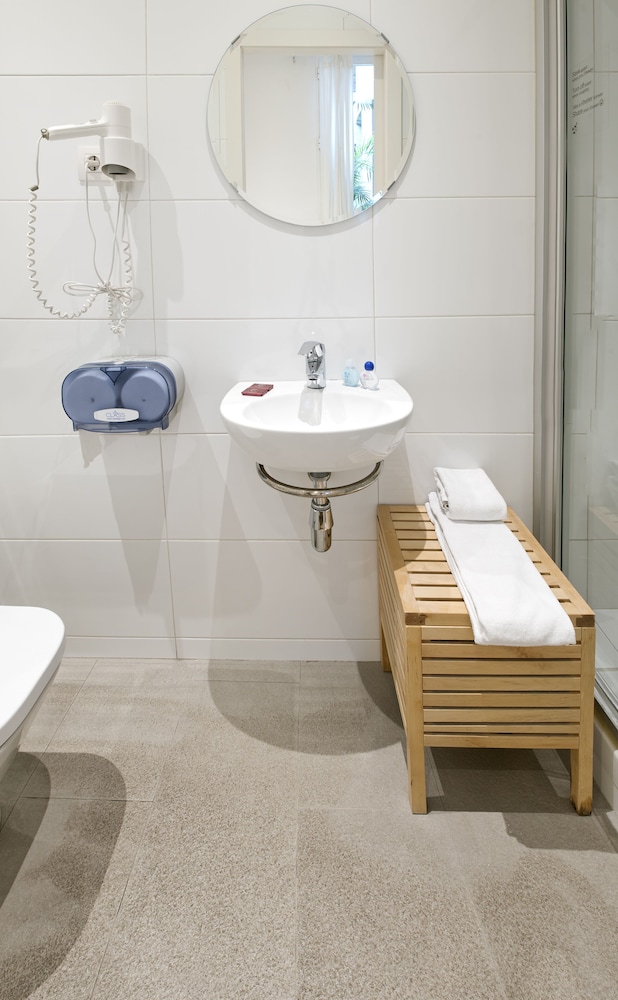 the central house barcelona gracia hostel