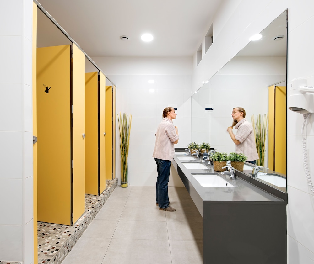 the central house barcelona gracia hostel