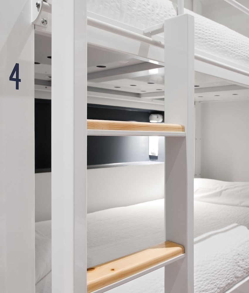 the central house barcelona gracia hostel