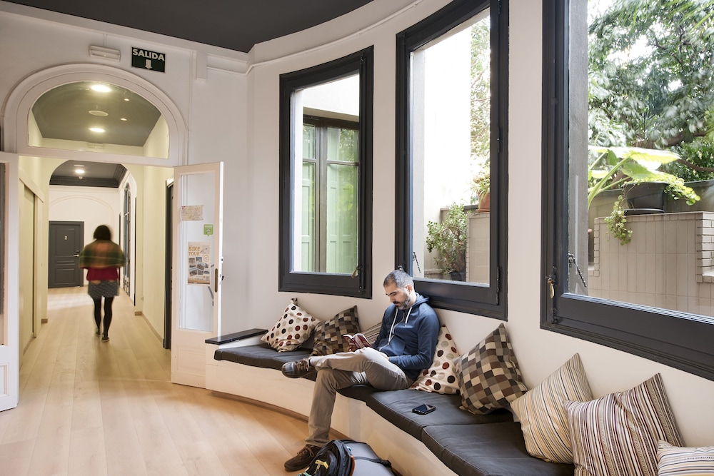 the central house barcelona gracia hostel