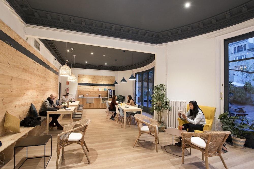 the central house barcelona gracia hostel