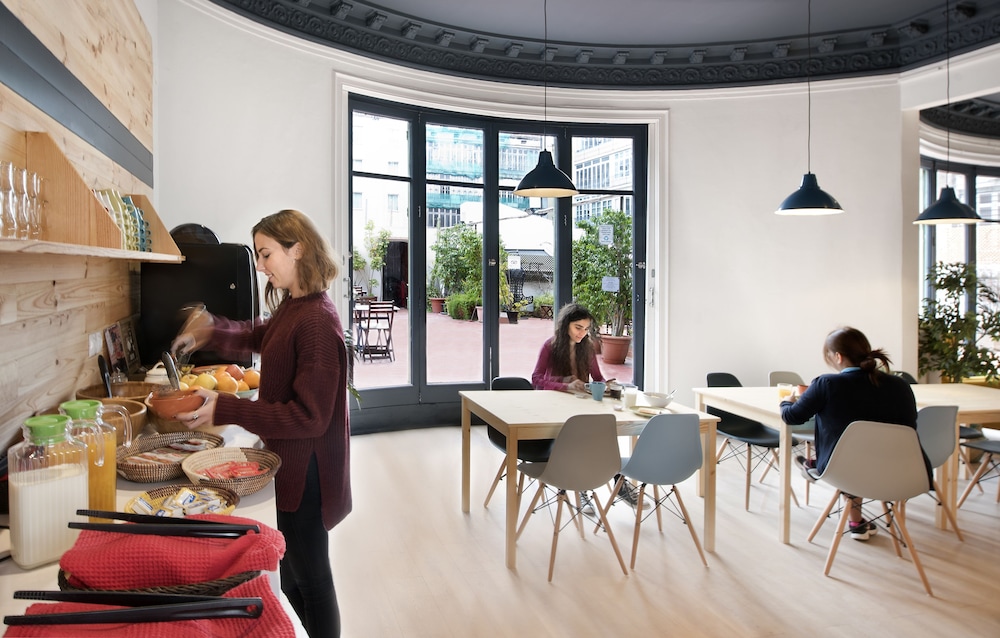 the central house barcelona gracia hostel
