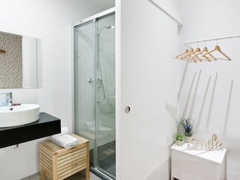 The Central House Barcelona Gracia - Hostel,Near Casa Batllo,2 star