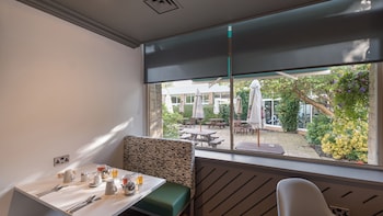 holiday inn swindon by ihg