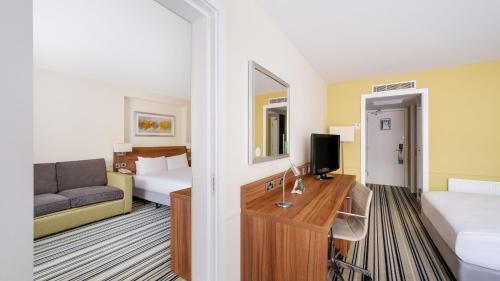 holiday inn swindon by ihg