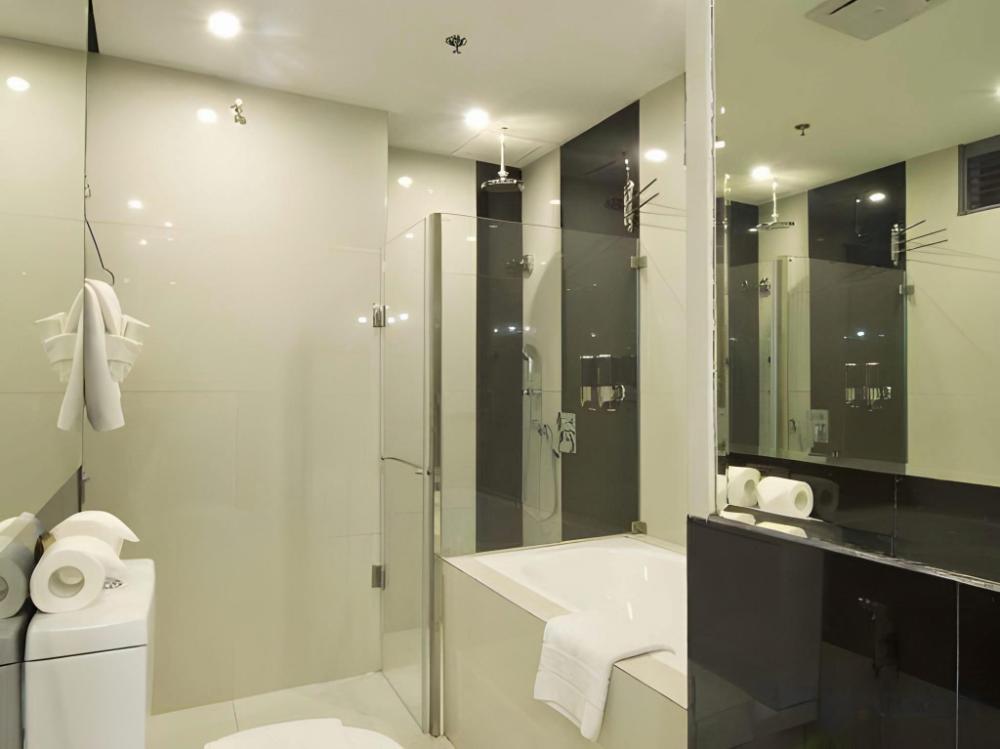 hive hotel and convention place