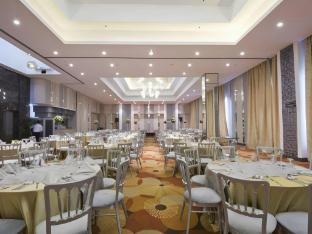 hive hotel and convention place