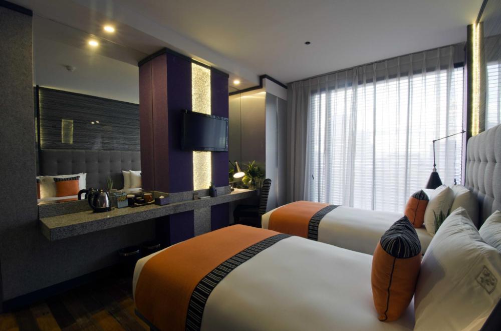 hive hotel and convention place