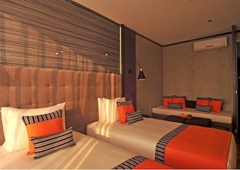 hive hotel and convention place