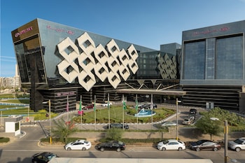 crowne plaza riyadh rdc hotel and convention by ihg
