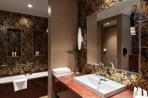 crowne plaza riyadh rdc hotel and convention by ihg
