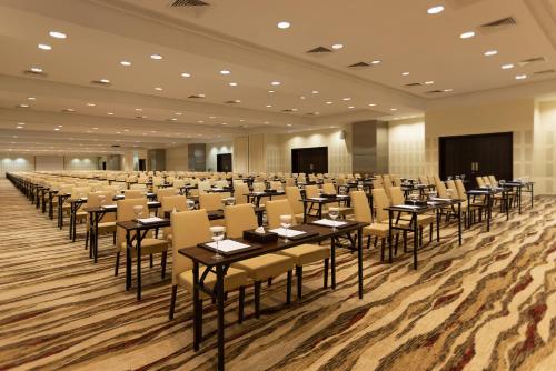crowne plaza riyadh rdc hotel and convention by ihg