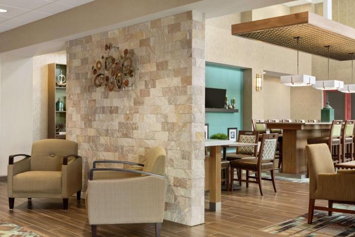 hampton inn and suites minooka