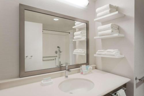 hampton inn and suites minooka