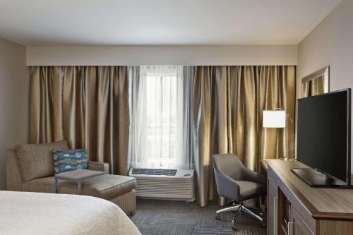 hampton inn and suites minooka
