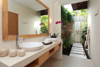 villa bali asri batubelig