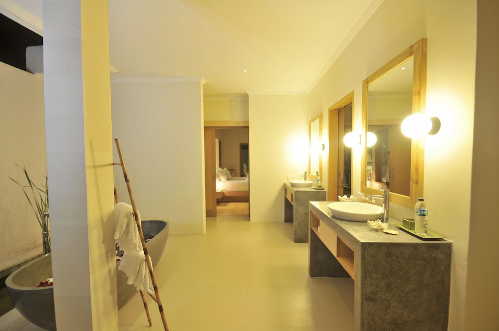 villa bali asri batubelig