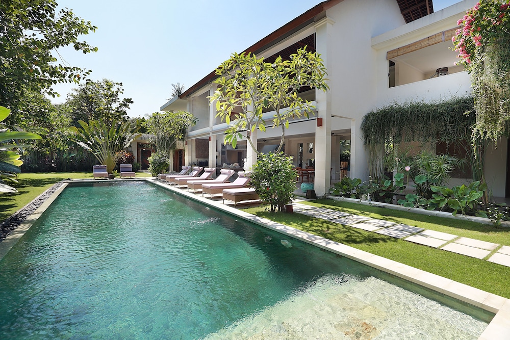 villa bali asri batubelig