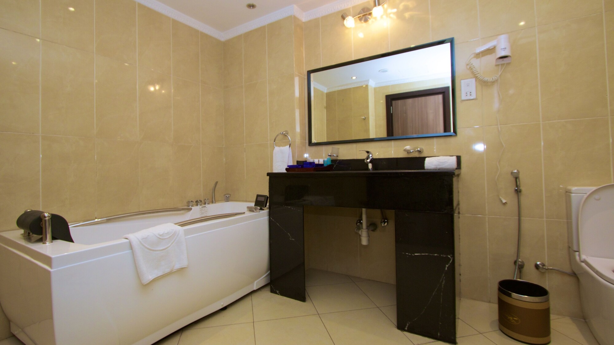 elilly international hotel