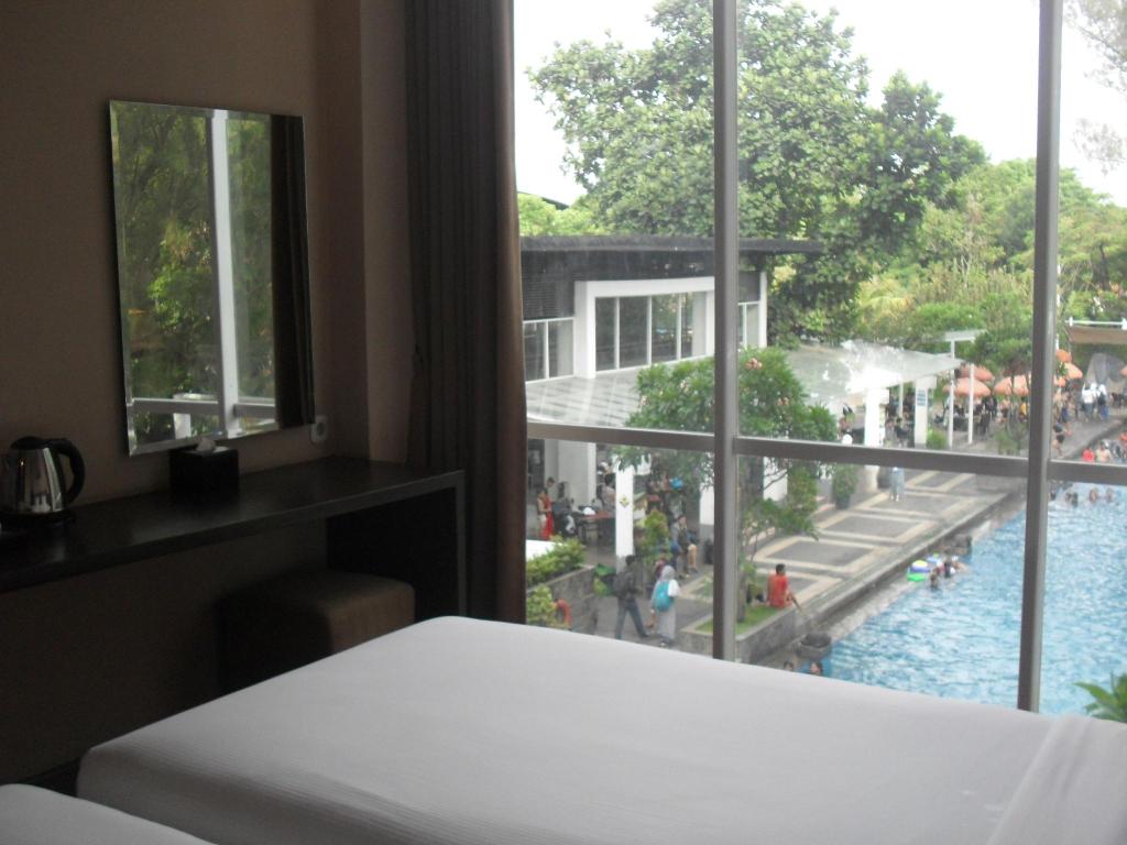 oasis siliwangi sport hotel