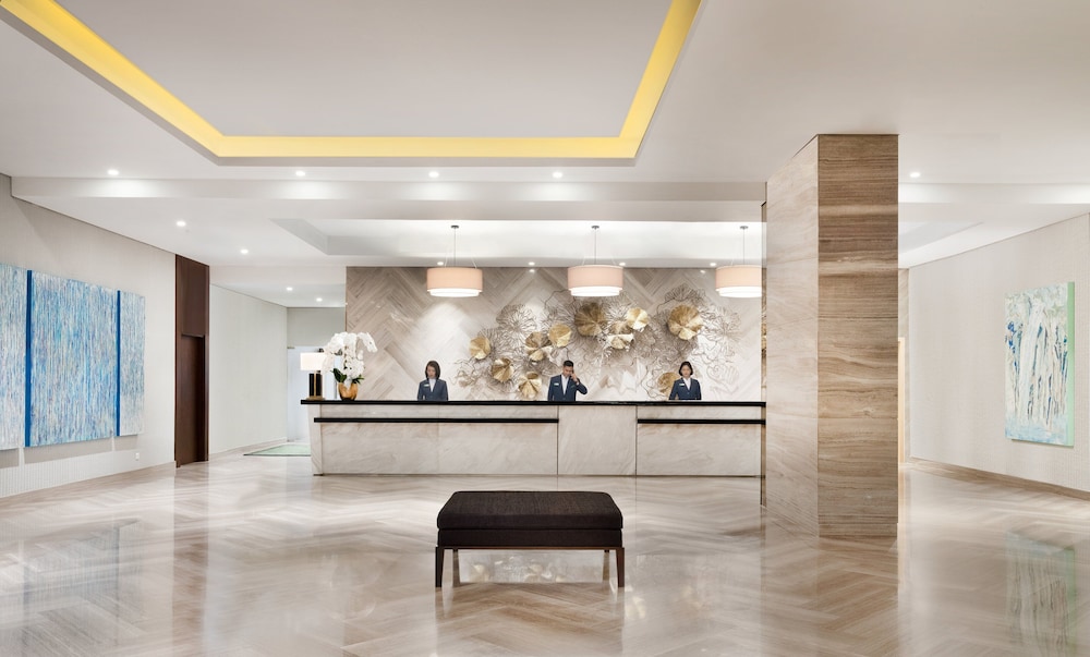 holiday inn and suites jakarta gajah mada an ihg hotel