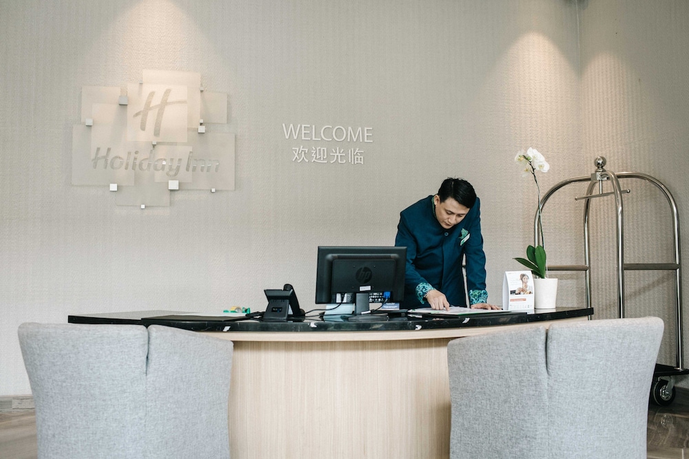 holiday inn and suites jakarta gajah mada an ihg hotel