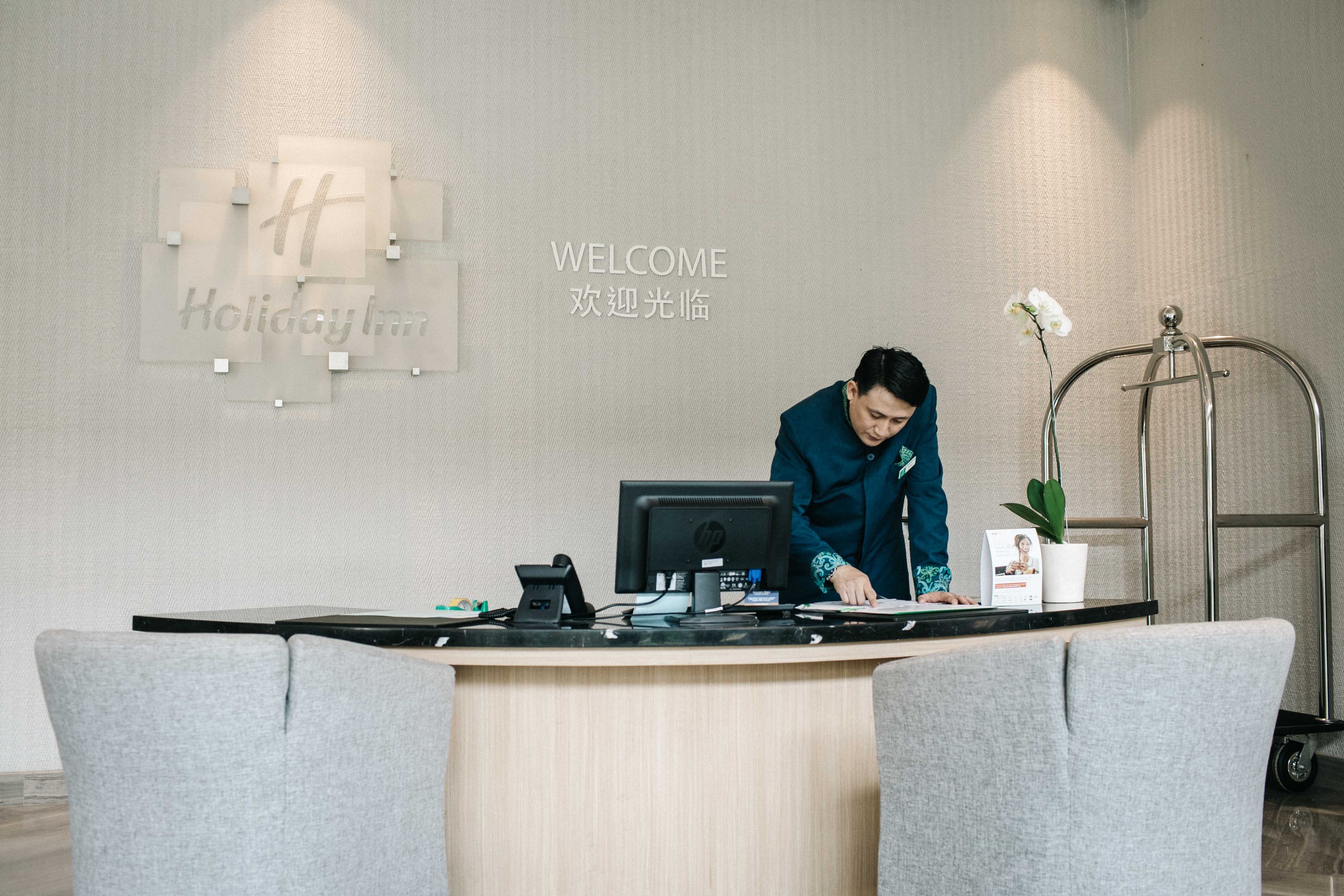 holiday inn and suites jakarta gajah mada an ihg hotel