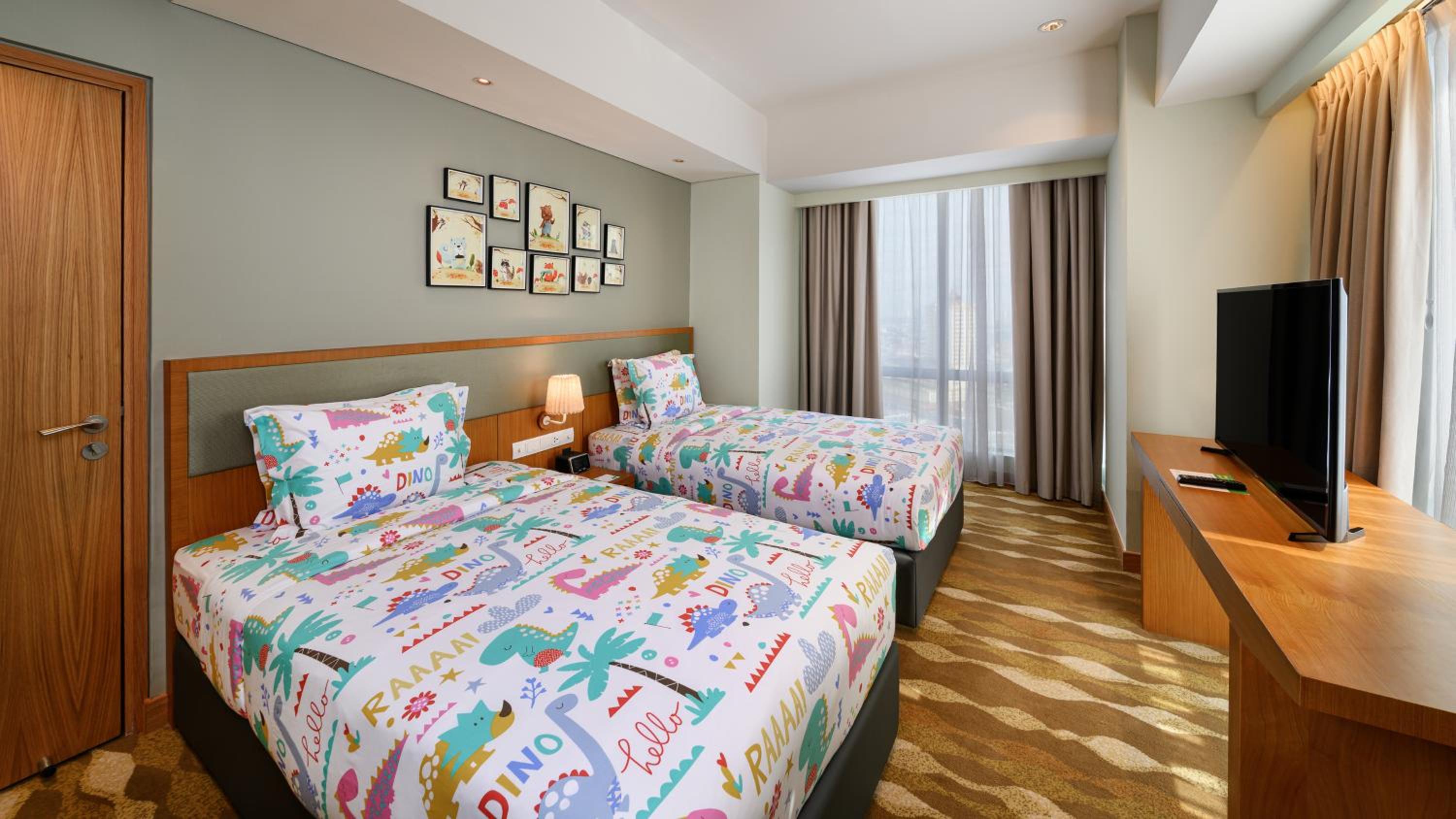holiday inn and suites jakarta gajah mada an ihg hotel