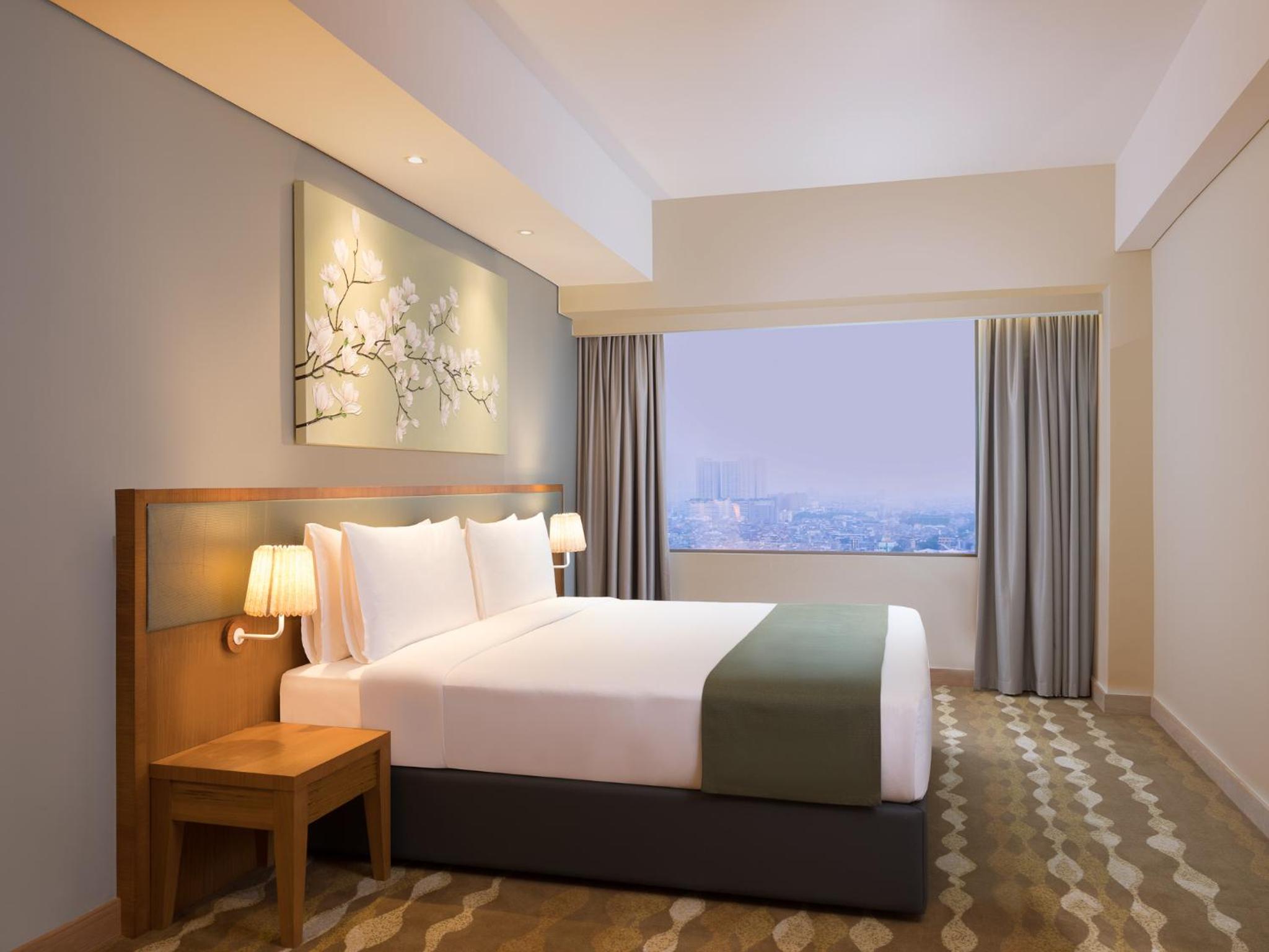 holiday inn and suites jakarta gajah mada an ihg hotel